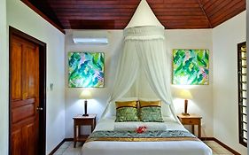 Poppy'S On The Lagoon